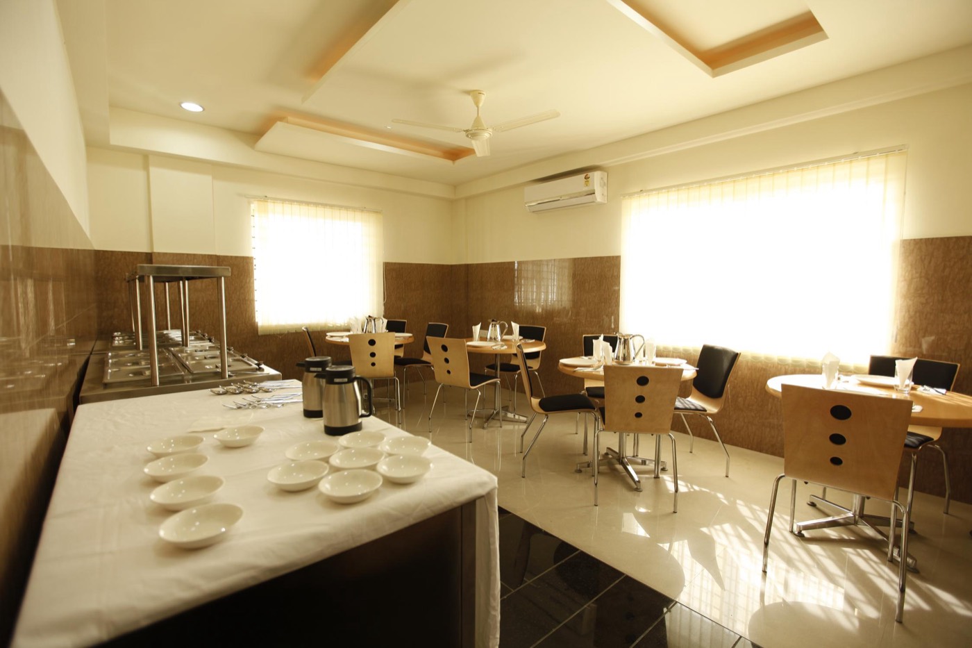 Multi-cuisine dining at Arafa Inn